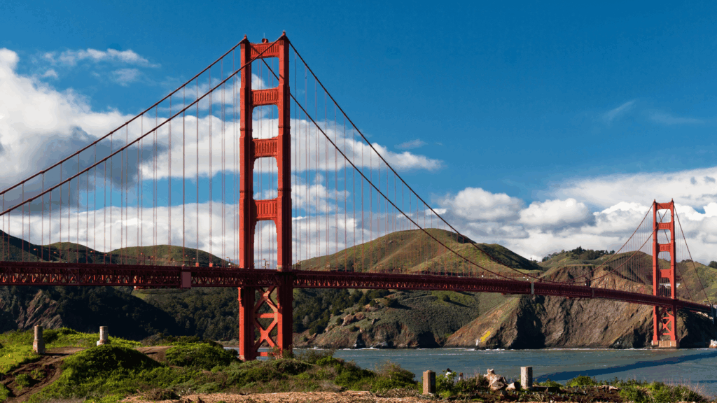 a wide image of the golden gate bridge connecting SF to Sausalito